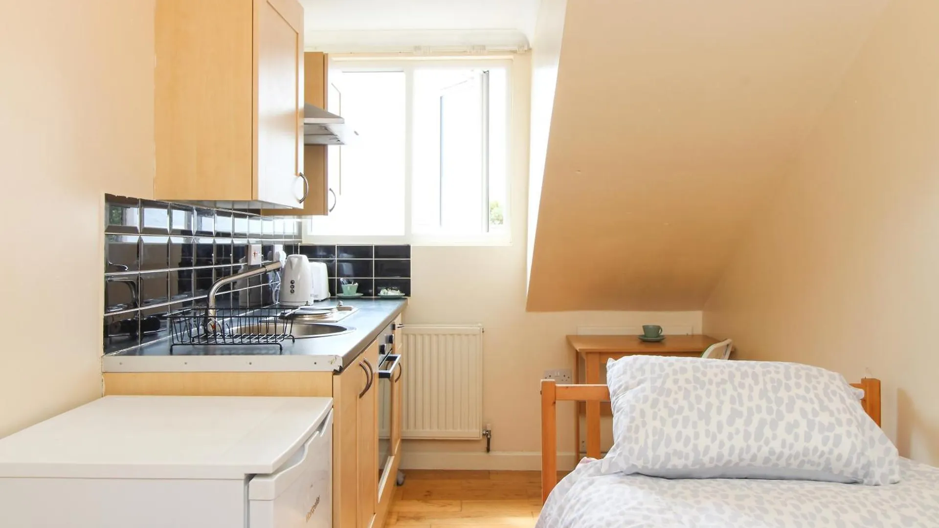 Polygon Centre Cosy Studio Apartment Southampton 0*,  United Kingdom